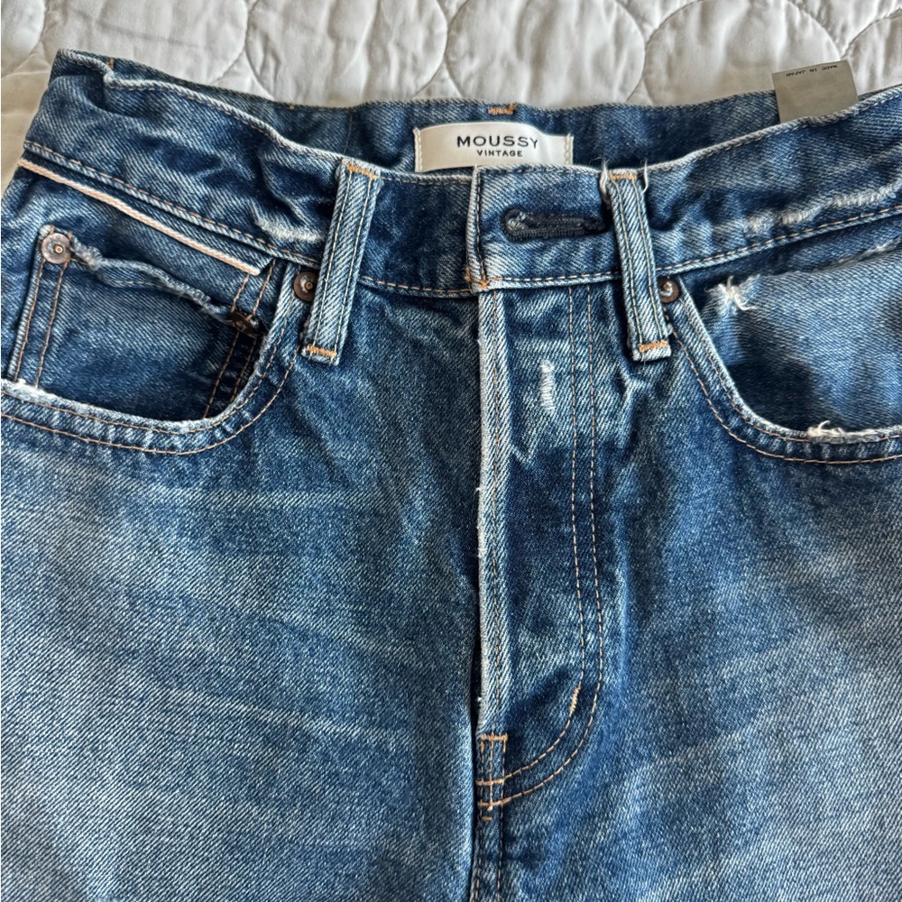 Moussy High Rise Distressed Blue Jeans (ankle)